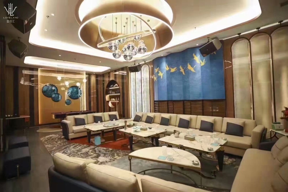 海口金海岸夜总会高薪聘女模 便服上岗场场爆满