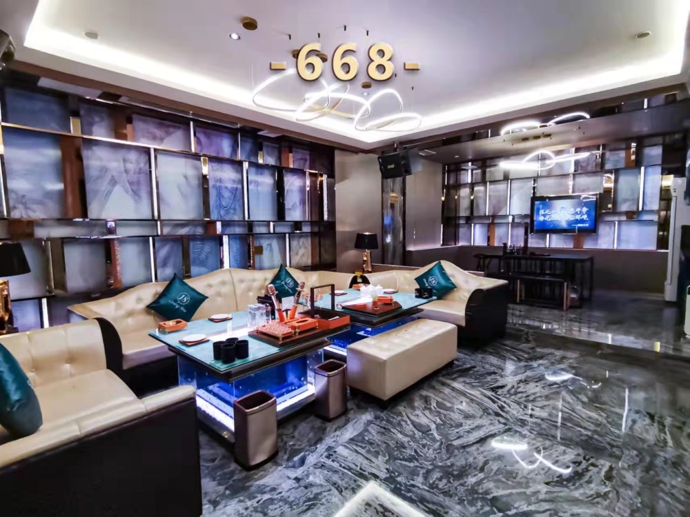 海口金海岸夜总会高薪诚聘佳丽/服务员，优雅环境，待遇优厚，欢迎加入！