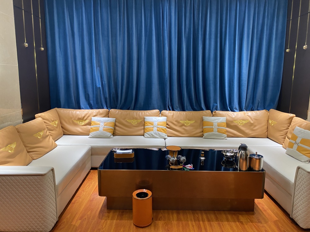 合肥酒吧高薪招聘女生 日结薪资 兼职全职均可 外地求职者提供专车接送服务