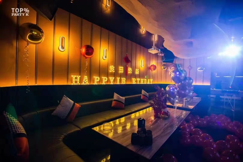 南昌金碧辉煌夜总会高薪礼仪急聘，日结领队直招无押金