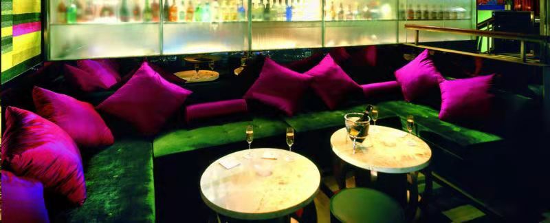 济南酒店高薪诚聘服务专员，包食宿+机票报销，待遇优厚！