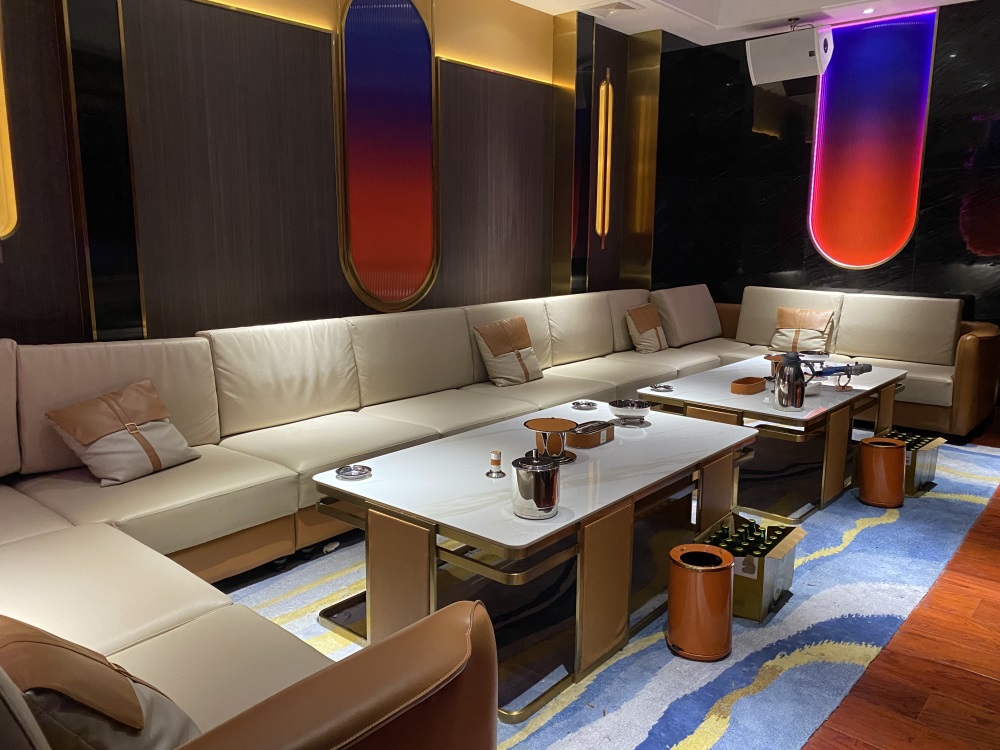 沈阳金碧辉煌KTV诚聘女孩，时尚着装自由，客源稳定收入高！