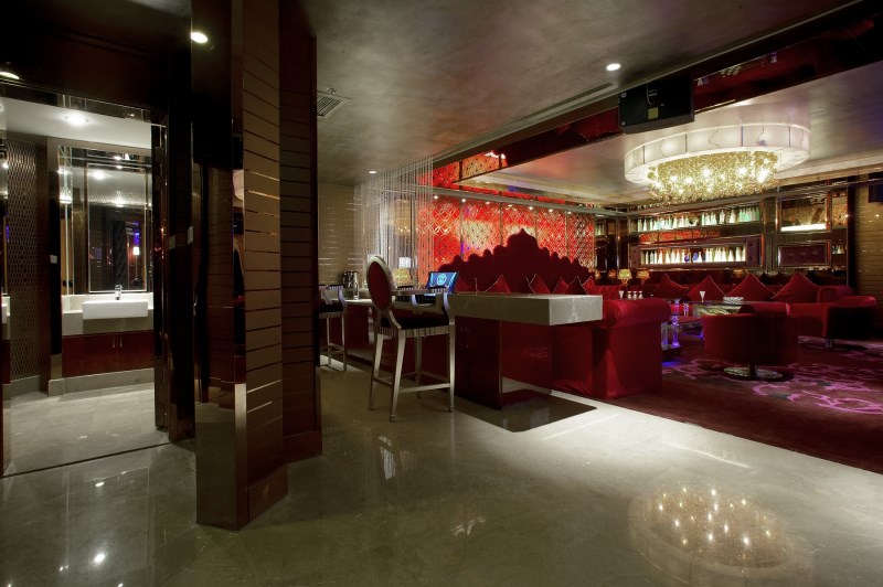 苏州夜店高薪诚聘佳丽-翻台率高/外地豪华专车接送/薪资日结