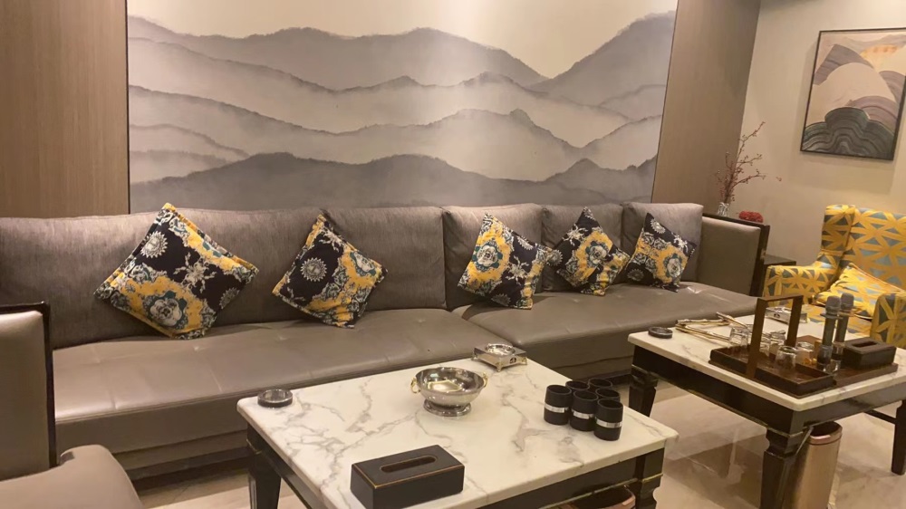 广州数码国际KTV高薪诚聘商务精英模特，形象气质佳优先！