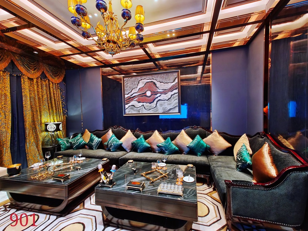 广州蓝色派对KTV高薪诚聘商务模特，形象气质佳薪资优厚！