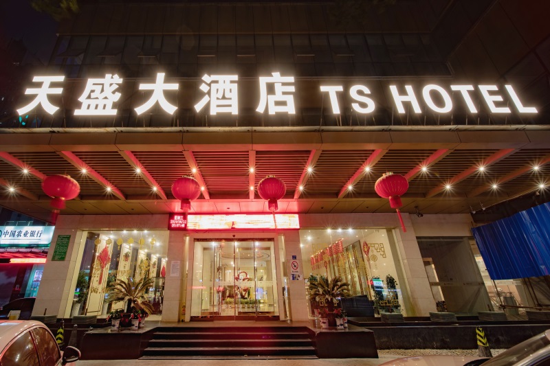 重庆海德娱乐会所直聘礼仪模特 报销机票 领队驻场直招