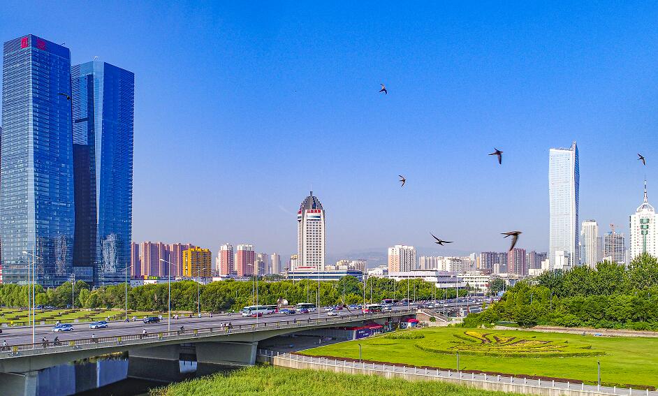 郑州酒店高薪急聘服务员 长期稳定合法工作 自由着装待遇优