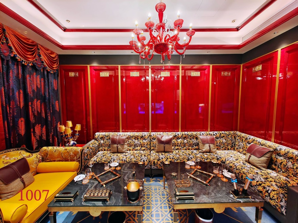 桂林国际至尊KTV高薪诚聘才艺佳人，薪资优厚！