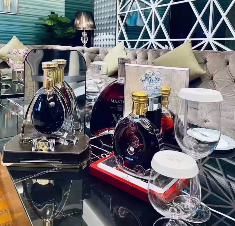 杭州高端夜场直聘礼仪模特/佳丽，高薪日结！生意火爆-解决住宿