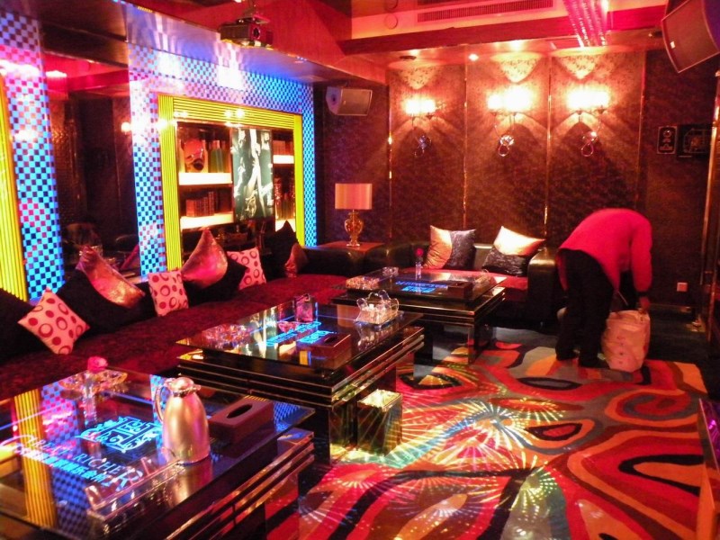 长沙世纪金源KTV高薪直聘女模-高端商务场报销路费