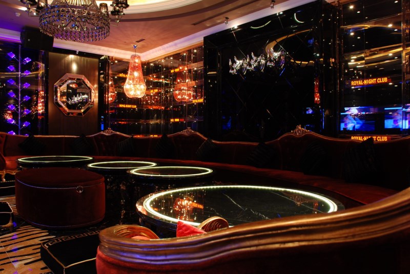 泰安KTV高薪诚聘酒水促销员，专业培训+绿色健康平台，薪资优厚！