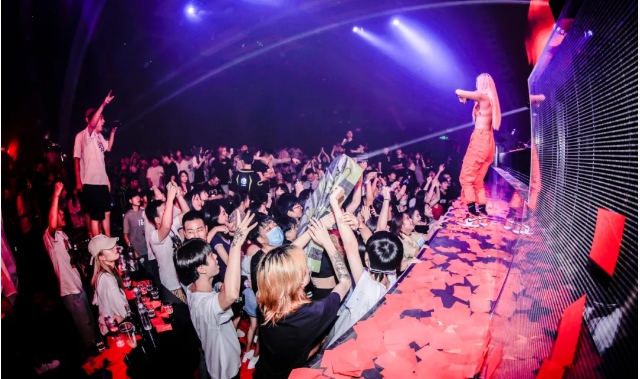 金华夜店2025高薪直聘女孩，日结高薪+报销路费，轻松入职！