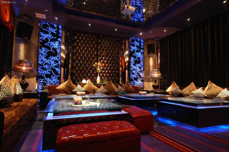 上海商务KTV2025高薪聘酒水促销，高端客源/日结高薪，成就自我梦想！