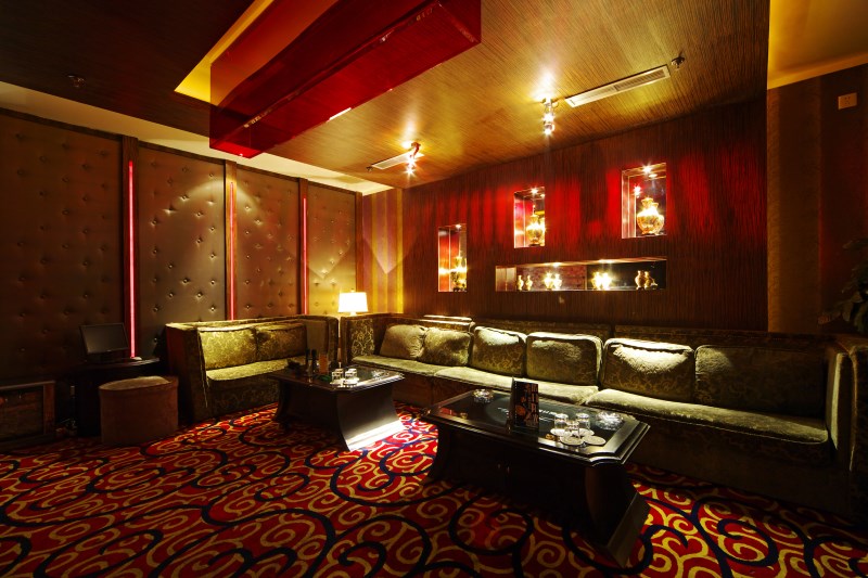 成都润虹国际商务KTV高薪诚聘模特佳丽/精英，日结薪资，带薪培训，提供住宿！