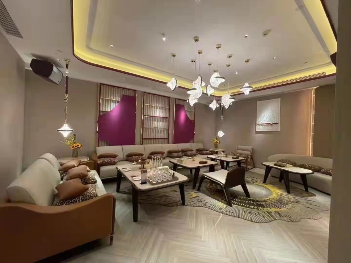 南京商务会所高薪聘女模，客源稳定待遇优，团队融洽氛围佳！