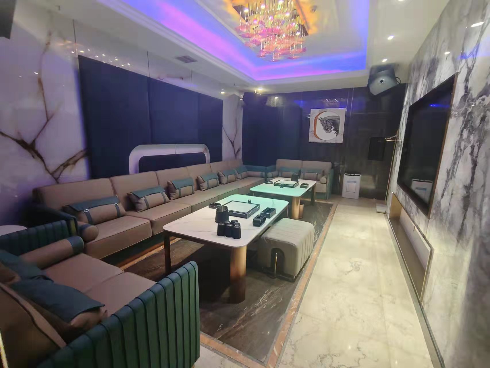 南京KTV高薪急聘夜班员工，薪资优厚日结！