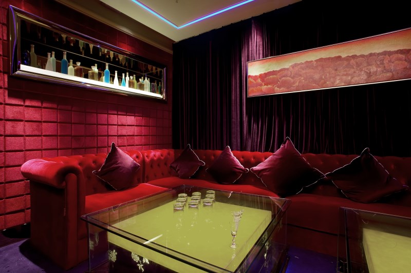 广州马会KTV高薪聘模特日结 包食宿 纯绿色平台