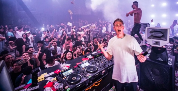 广州南石头街特色夜总会KTV详细订房指南